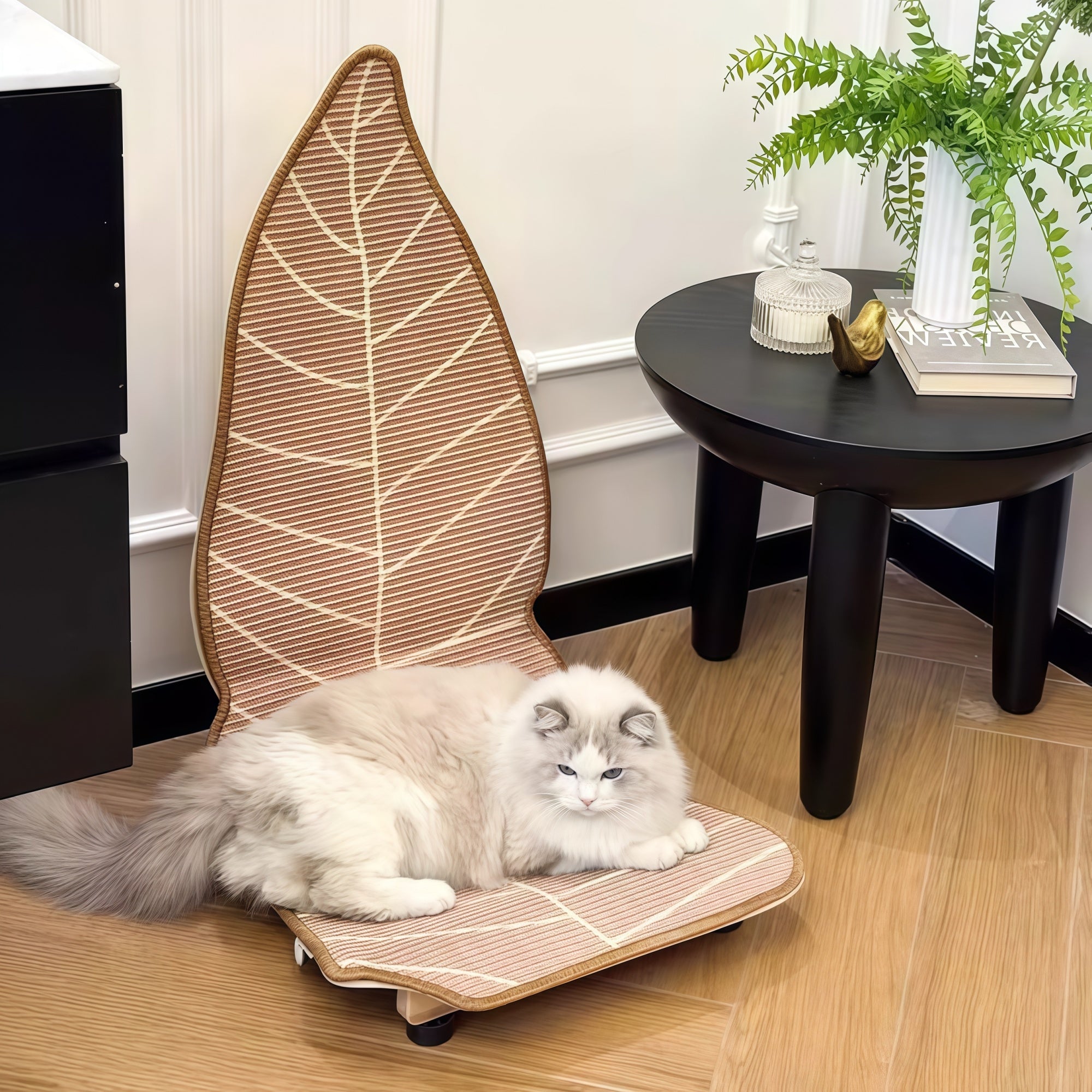 Leaf-Shaped Wall-Leaning Sisal Cat Scratcher Lounge