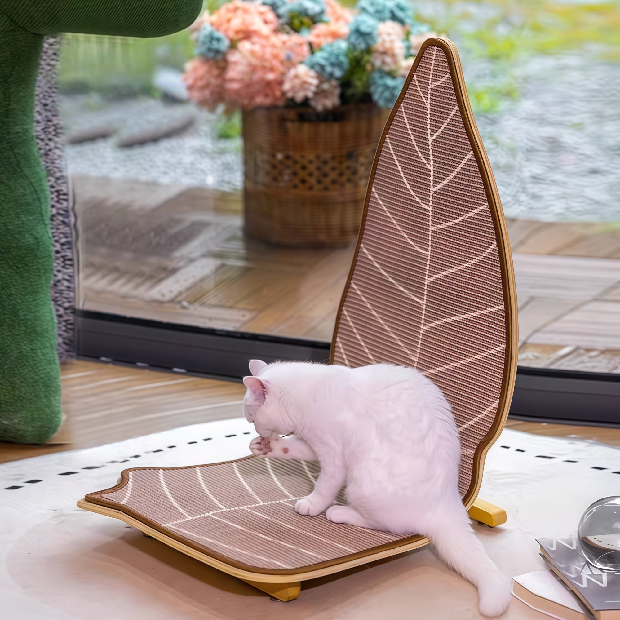 Leaf-Shaped Wall-Leaning Sisal Cat Scratcher Lounge